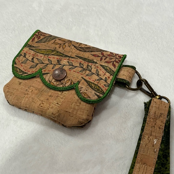 HANDMADE Women’s Leaf Print Button Coin Purse Wristlet Wallet - green & brown - Picture 3 of 11